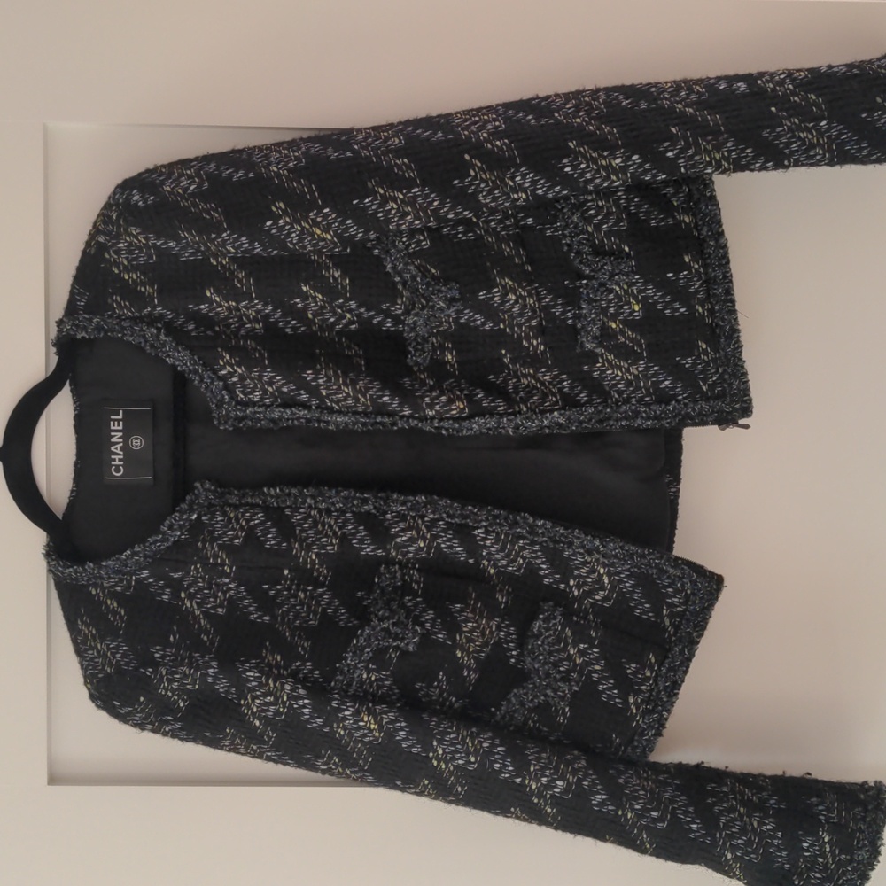 Chanel boucle zip up jacket size 6